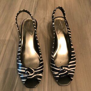 Nine West Ladies Dark Blue And White Striped Shoes Size 8